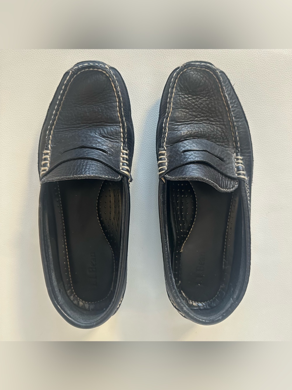 LL Bean Black Leather Loafers Vibram Sole Size 8.5D Comfort